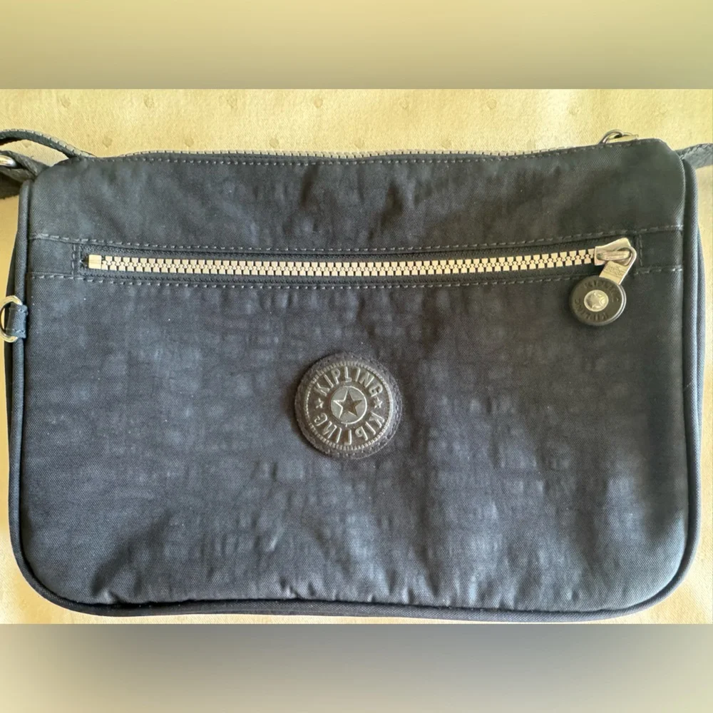 Kipling Callie Crossbody Bag - Navy with Silvertone Hardware. 
Great Bag! 💙🩶 - Picture 2 of 12